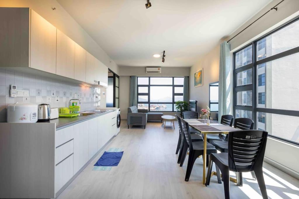 Apartment Haybay Jesselton Quay Deluxe Seaview 海景观