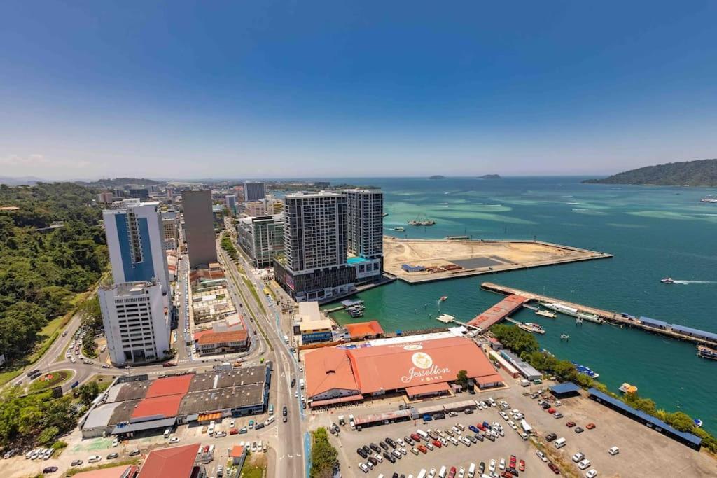 Apartment Haybay Jesselton Quay Deluxe Seaview 海景观